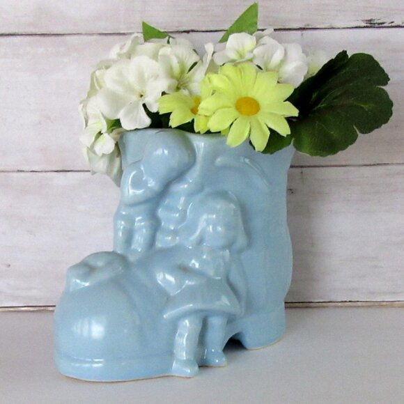 Pale blue vintage ceramic shoe planter "Old Woman Who Lived in a Shoe"- baby boy - Picture 1 of 9